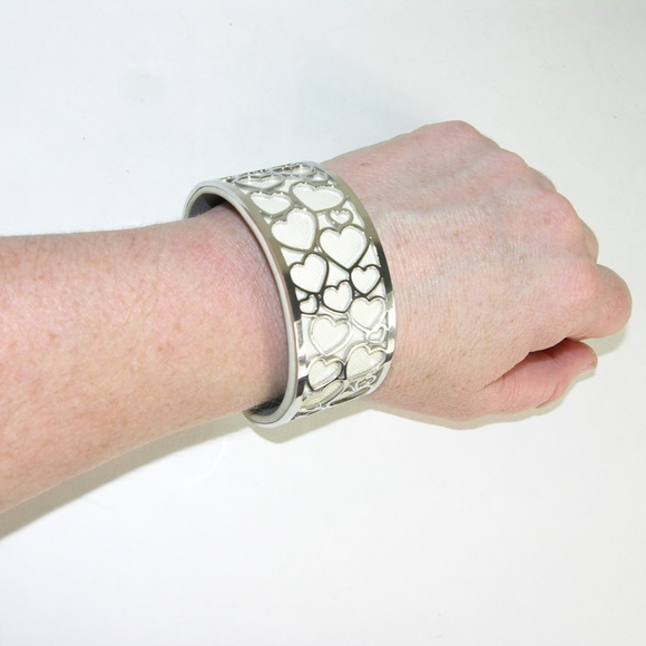 Resizeable Leather & Silver Heart Cuff - Picture 6 of 6
